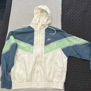 Nike Retro Windbreaker: SIZE M